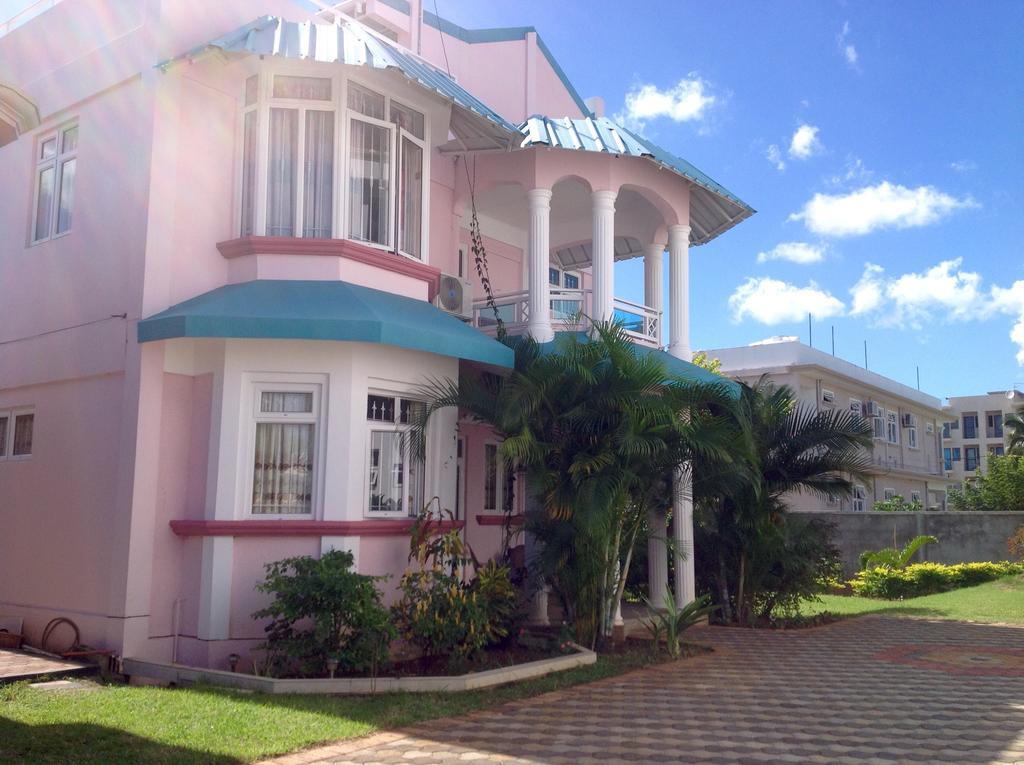 Fayruz Villa Is A 3 Bedroom, 3 Bathroom Detached House With Ac And Swimming Pool 5 Minutes Walk From Flic En Flac Public Beach Zewnętrze zdjęcie