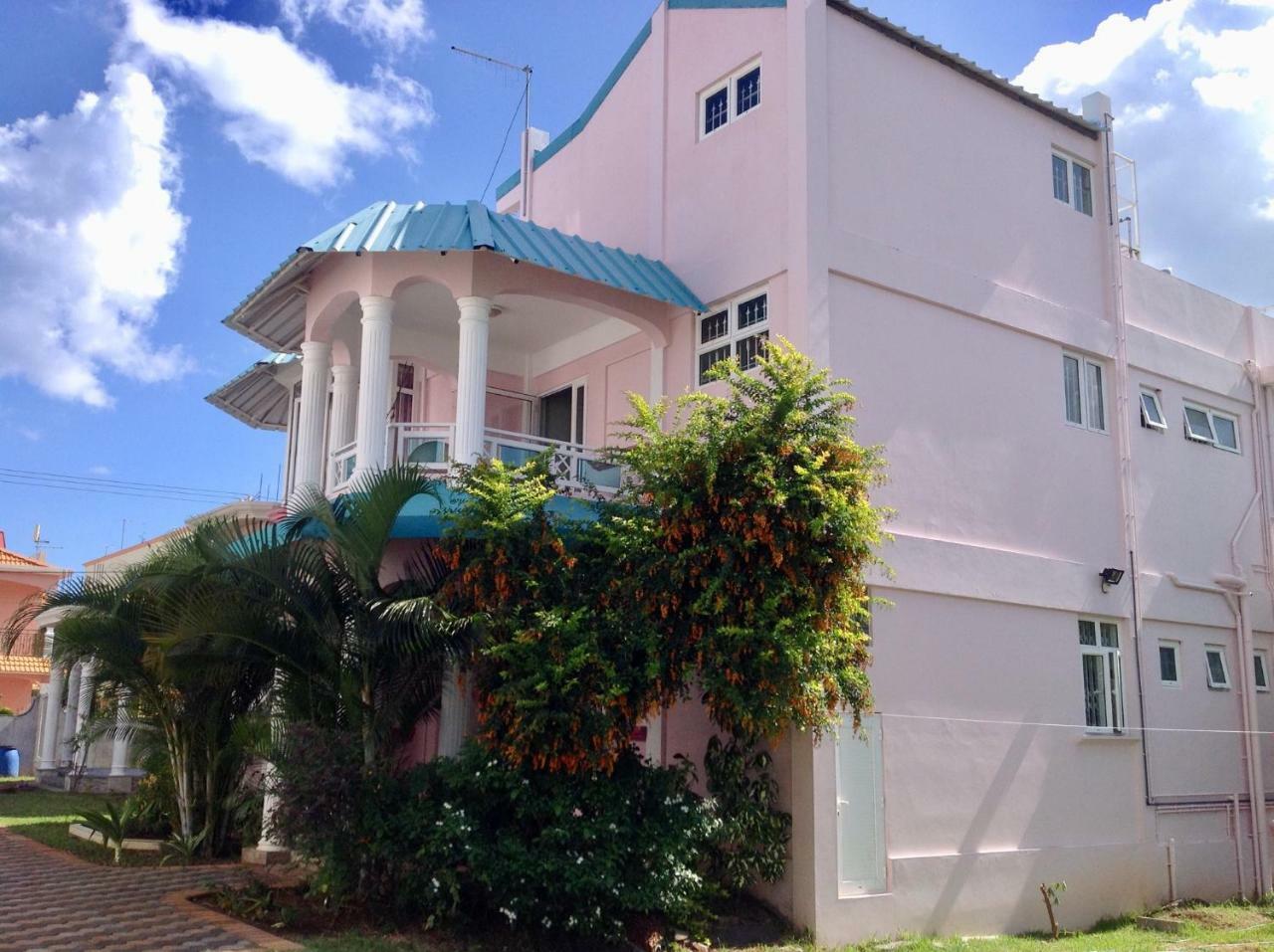 Fayruz Villa Is A 3 Bedroom, 3 Bathroom Detached House With Ac And Swimming Pool 5 Minutes Walk From Flic En Flac Public Beach Zewnętrze zdjęcie