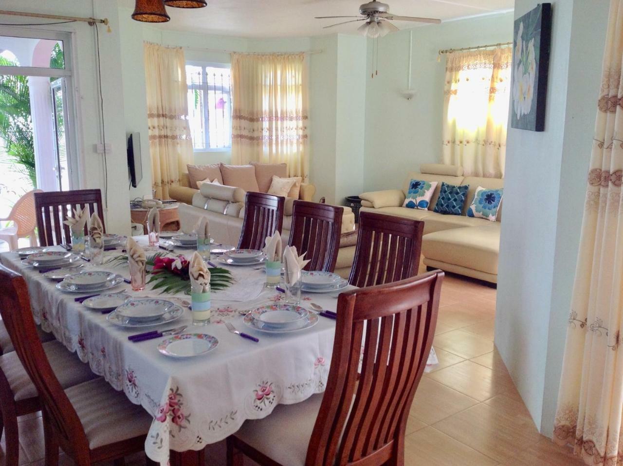 Fayruz Villa Is A 3 Bedroom, 3 Bathroom Detached House With Ac And Swimming Pool 5 Minutes Walk From Flic En Flac Public Beach Zewnętrze zdjęcie