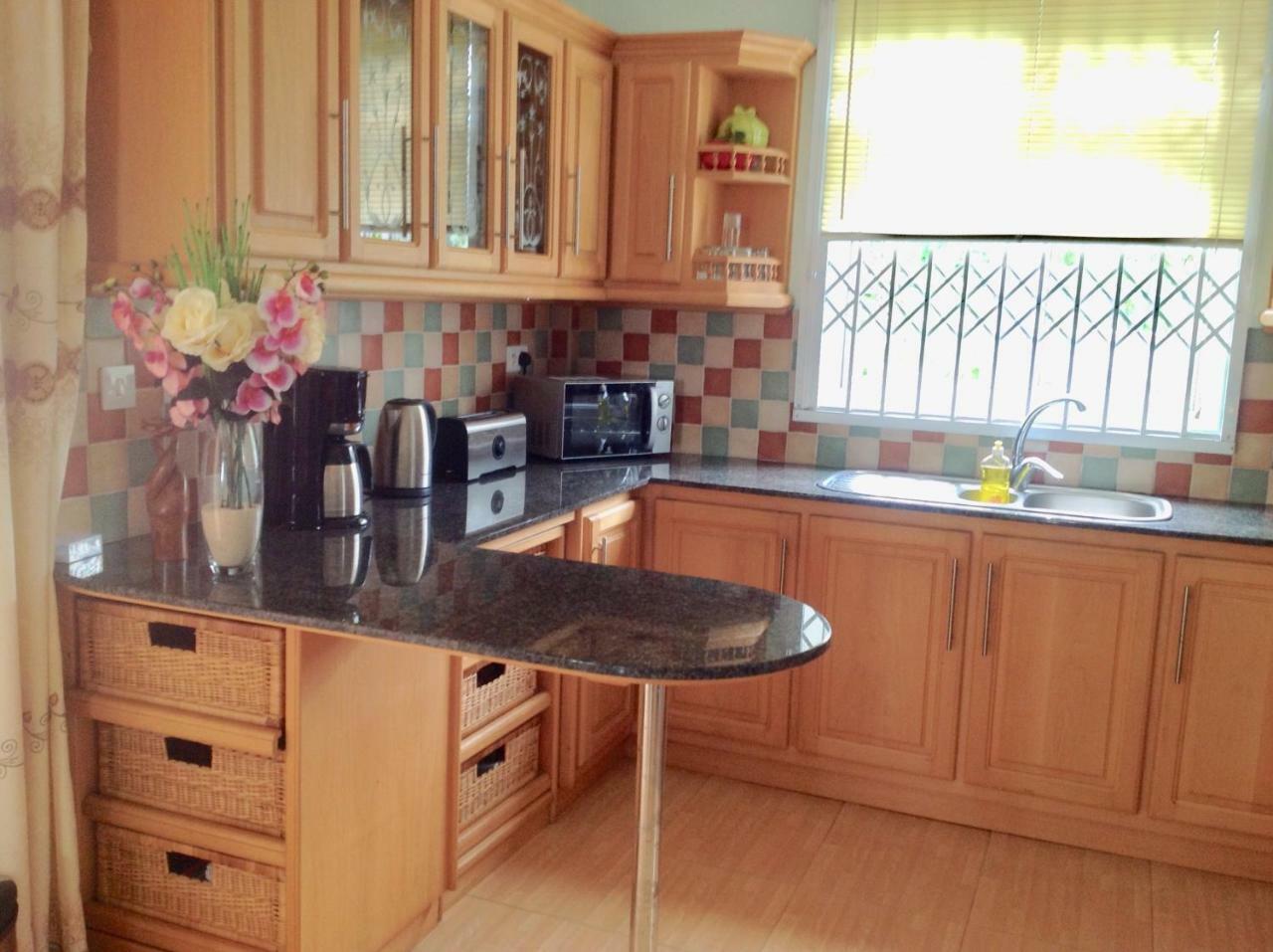 Fayruz Villa Is A 3 Bedroom, 3 Bathroom Detached House With Ac And Swimming Pool 5 Minutes Walk From Flic En Flac Public Beach Zewnętrze zdjęcie