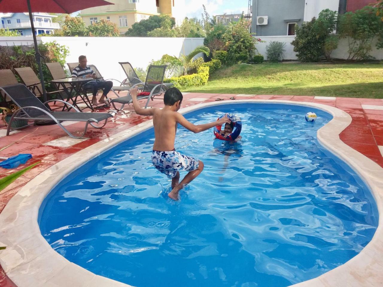 Fayruz Villa Is A 3 Bedroom, 3 Bathroom Detached House With Ac And Swimming Pool 5 Minutes Walk From Flic En Flac Public Beach Zewnętrze zdjęcie
