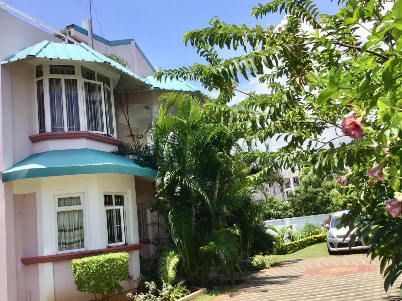 Fayruz Villa Is A 3 Bedroom, 3 Bathroom Detached House With Ac And Swimming Pool 5 Minutes Walk From Flic En Flac Public Beach Zewnętrze zdjęcie