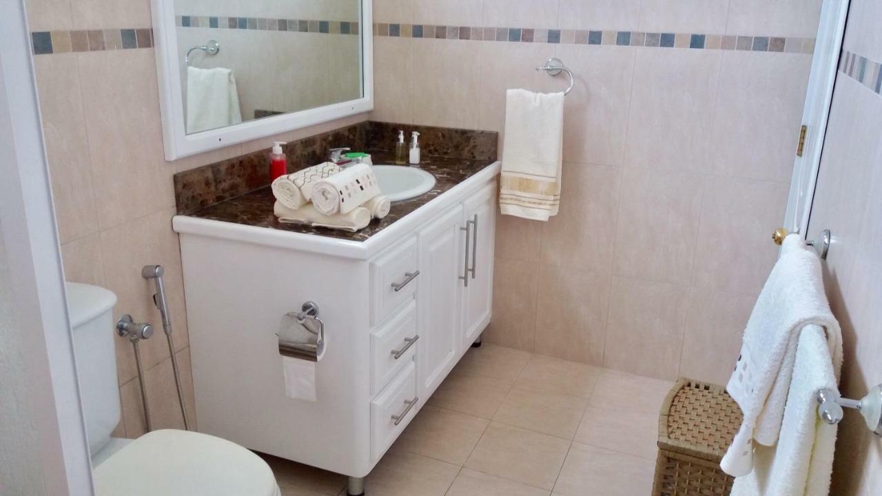 Fayruz Villa Is A 3 Bedroom, 3 Bathroom Detached House With Ac And Swimming Pool 5 Minutes Walk From Flic En Flac Public Beach Zewnętrze zdjęcie