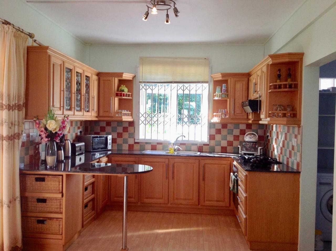 Fayruz Villa Is A 3 Bedroom, 3 Bathroom Detached House With Ac And Swimming Pool 5 Minutes Walk From Flic En Flac Public Beach Zewnętrze zdjęcie