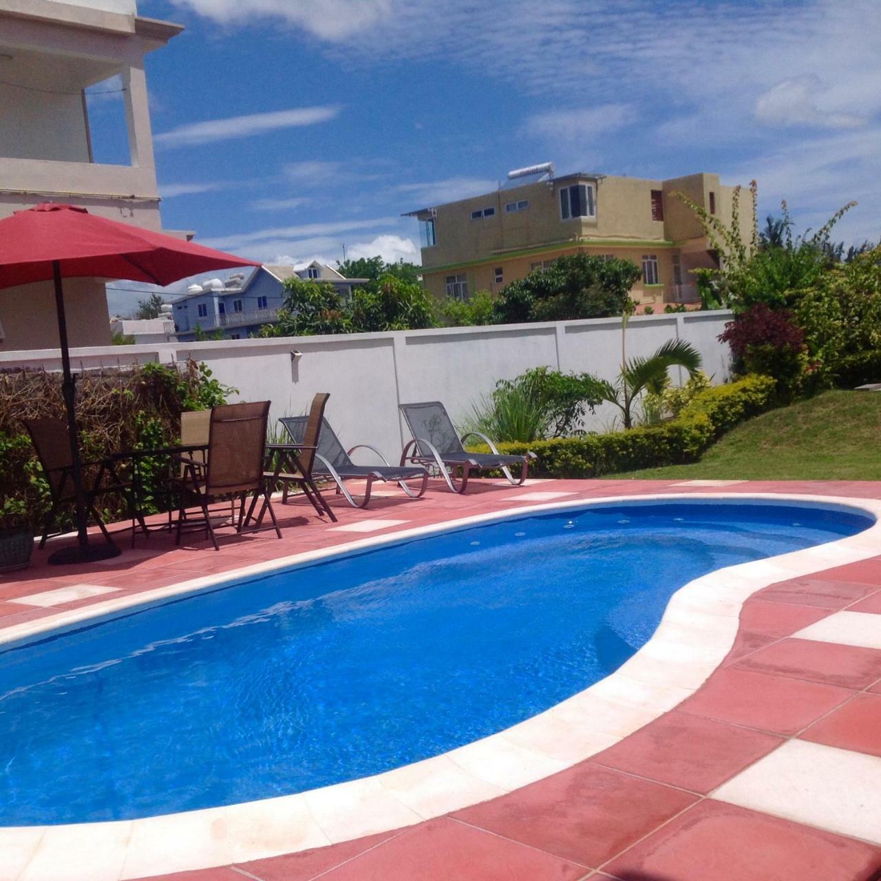 Fayruz Villa Is A 3 Bedroom, 3 Bathroom Detached House With Ac And Swimming Pool 5 Minutes Walk From Flic En Flac Public Beach Zewnętrze zdjęcie